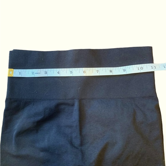 BUNDLE 2 Pair of Scrunch Shorts 12.00      5.95 shipping too! 👀 BNWOT Junior's - Picture 6 of 9